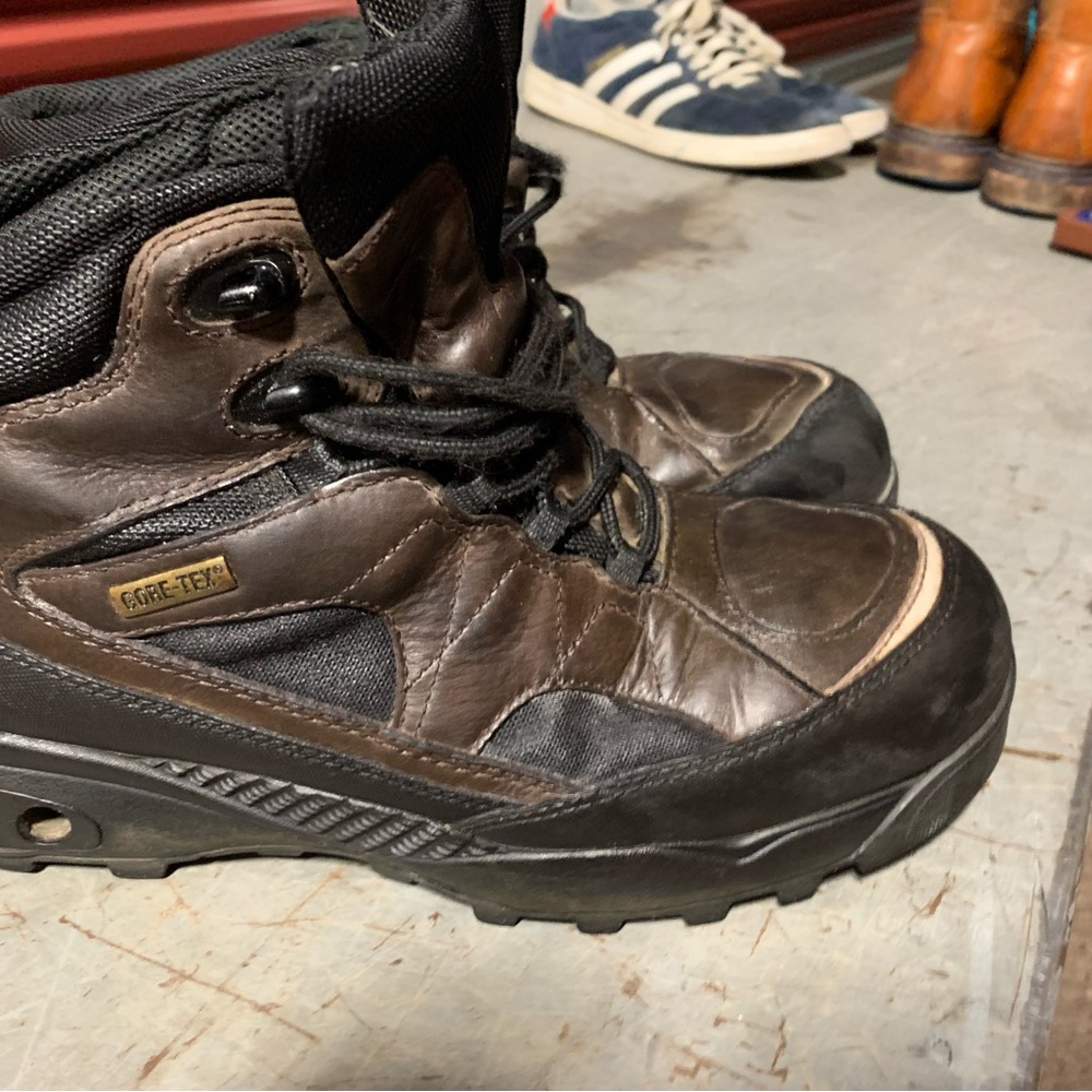 Nike ACG Brown and Black Hiking Boots Rugged Design